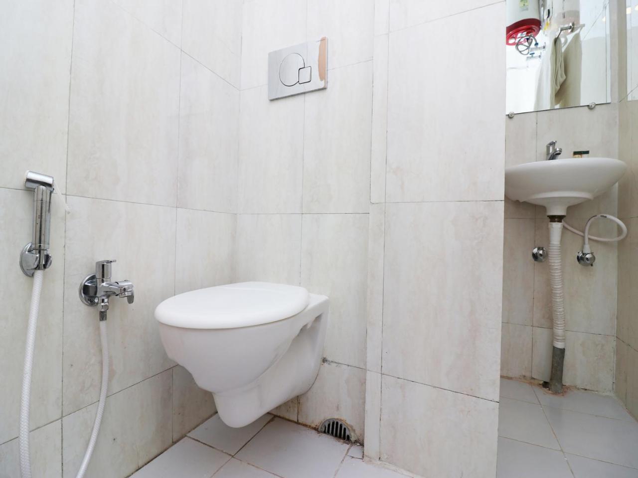 Hotel Oyo 15637 Transit Express Kalkuta Zewnętrze zdjęcie