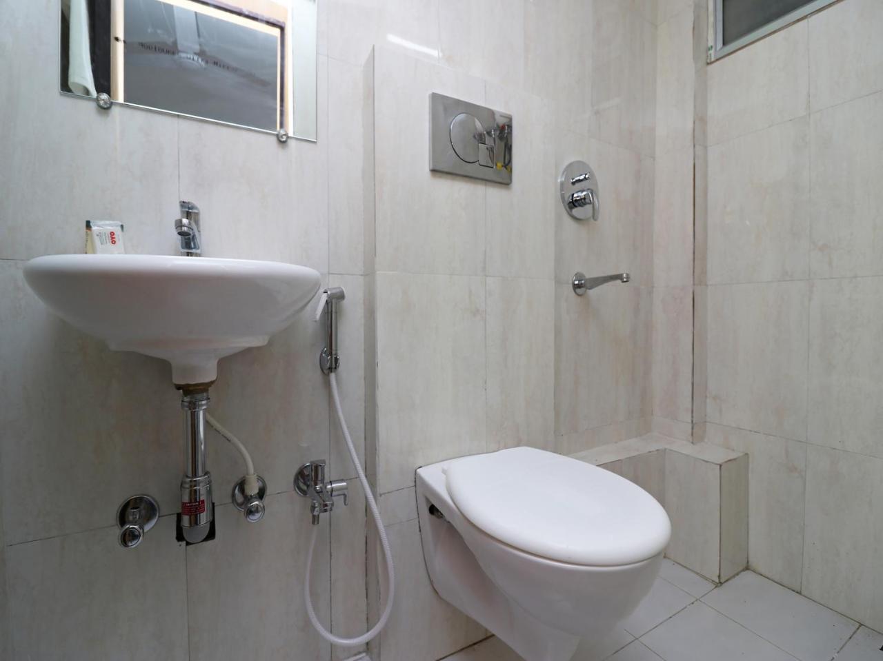 Hotel Oyo 15637 Transit Express Kalkuta Zewnętrze zdjęcie